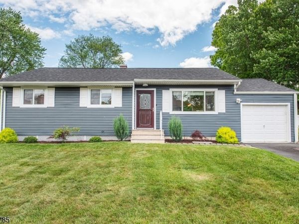 12 Brearly Cres, Mount Olive, NJ 07836