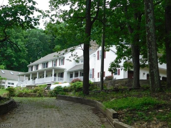 4 Spring Hill Rd, Franklin, NJ 08801