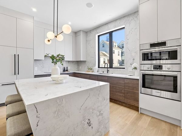 10 Pennsylvania Ave, Unit 10, Newton, MA 02461