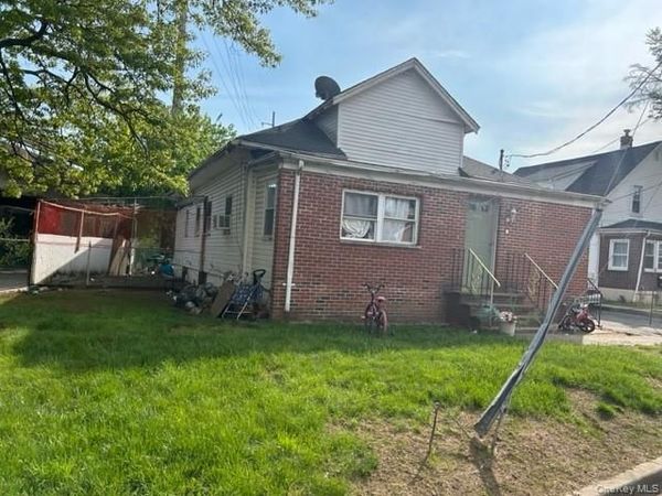 100 E Valley Stream Boulevard , Valley Stream, NY 11580