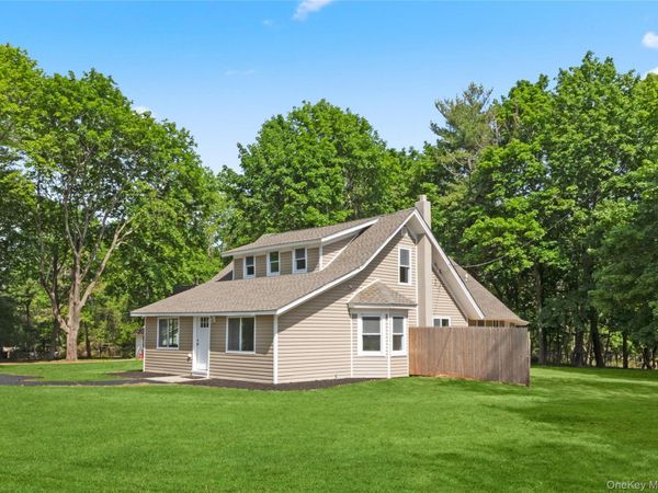 5 Long Pond Road , Ridge, NY 11961