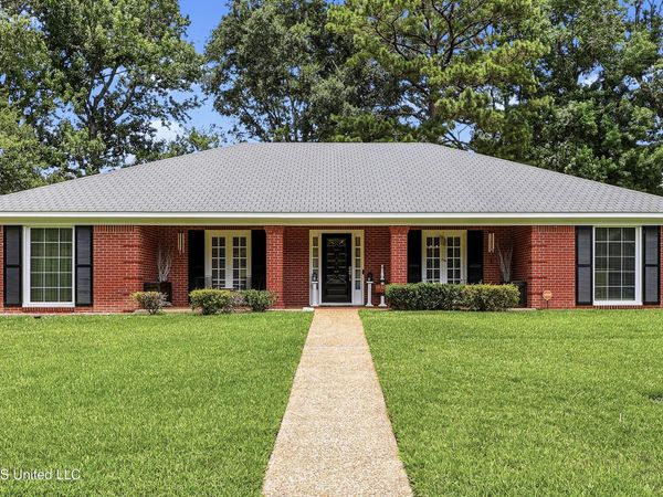 1448 Tracewood Drive, Jackson, MS 39211
