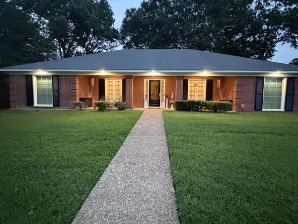 1448 Tracewood Drive, Jackson, MS 39211