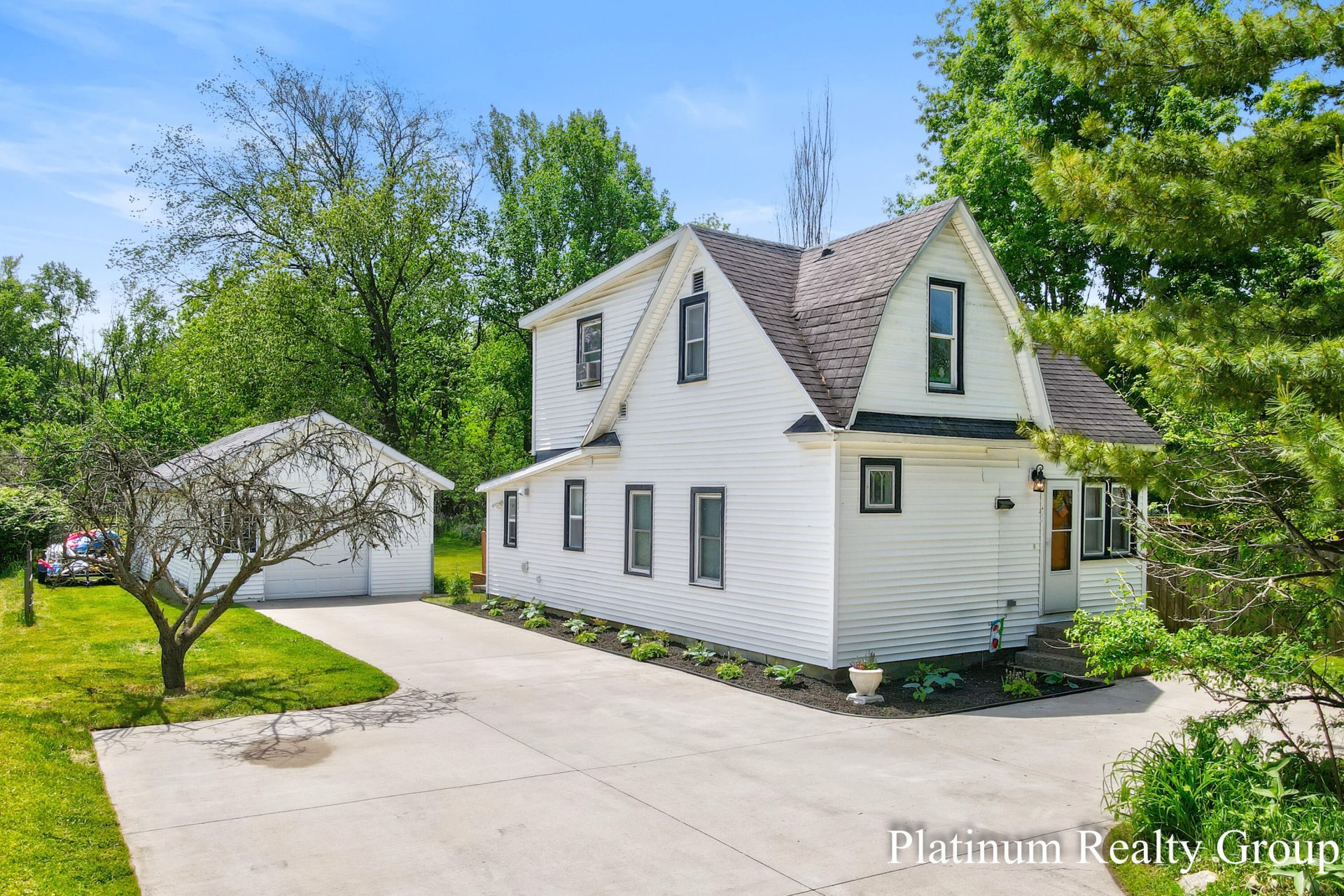 736 4 Mile Road Ne, Grand Rapids, MI 49525 Main Photo