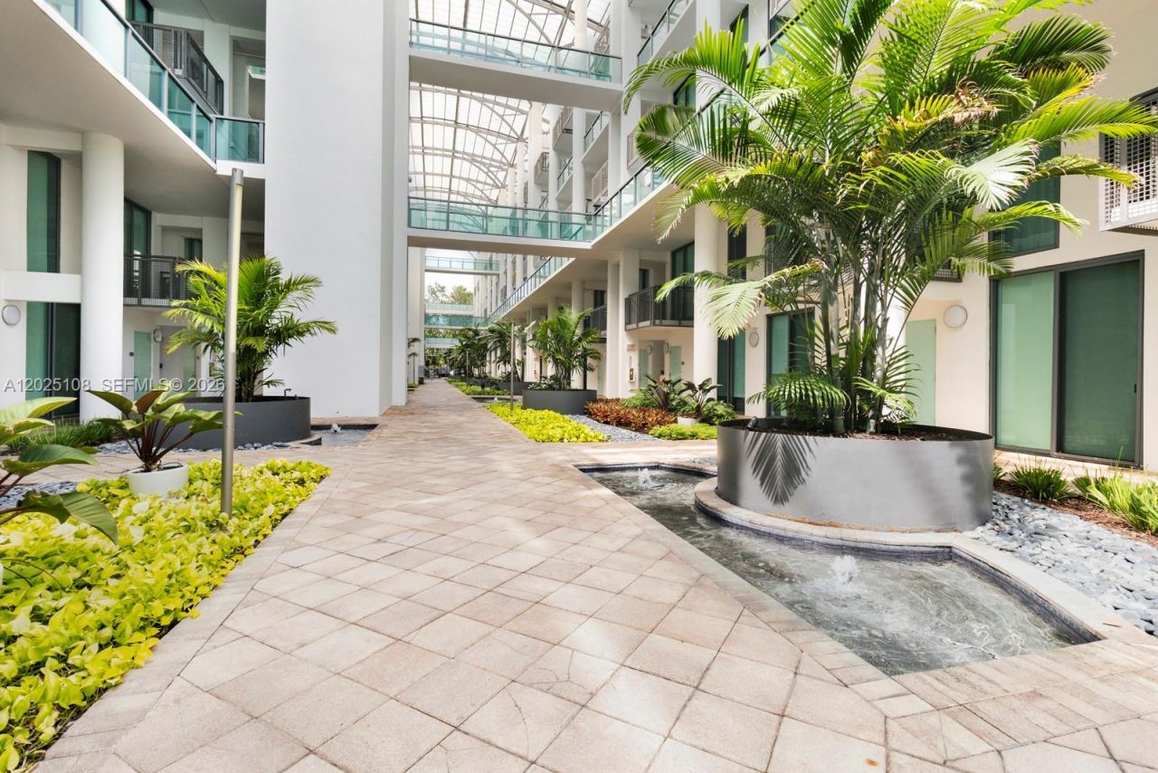 6000 Collins Ave, Unit 108, Miami Beach, FL 33140 Photo