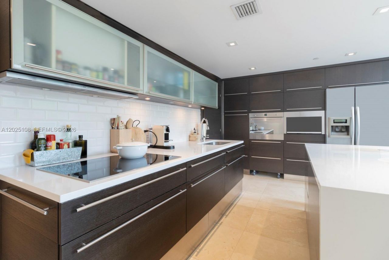 6000 Collins Ave, Unit 108, Miami Beach, FL 33140 Photo