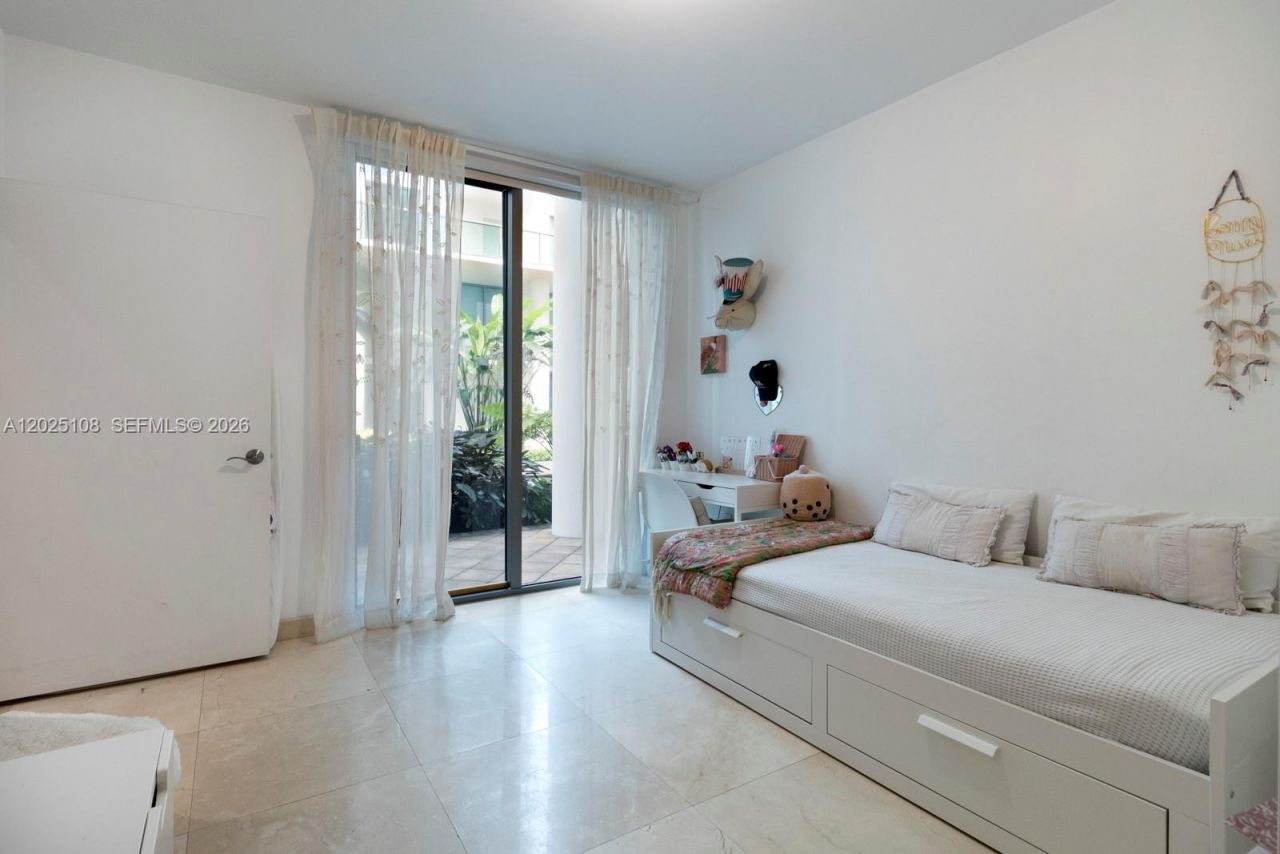 6000 Collins Ave, Unit 108, Miami Beach, FL 33140 Photo