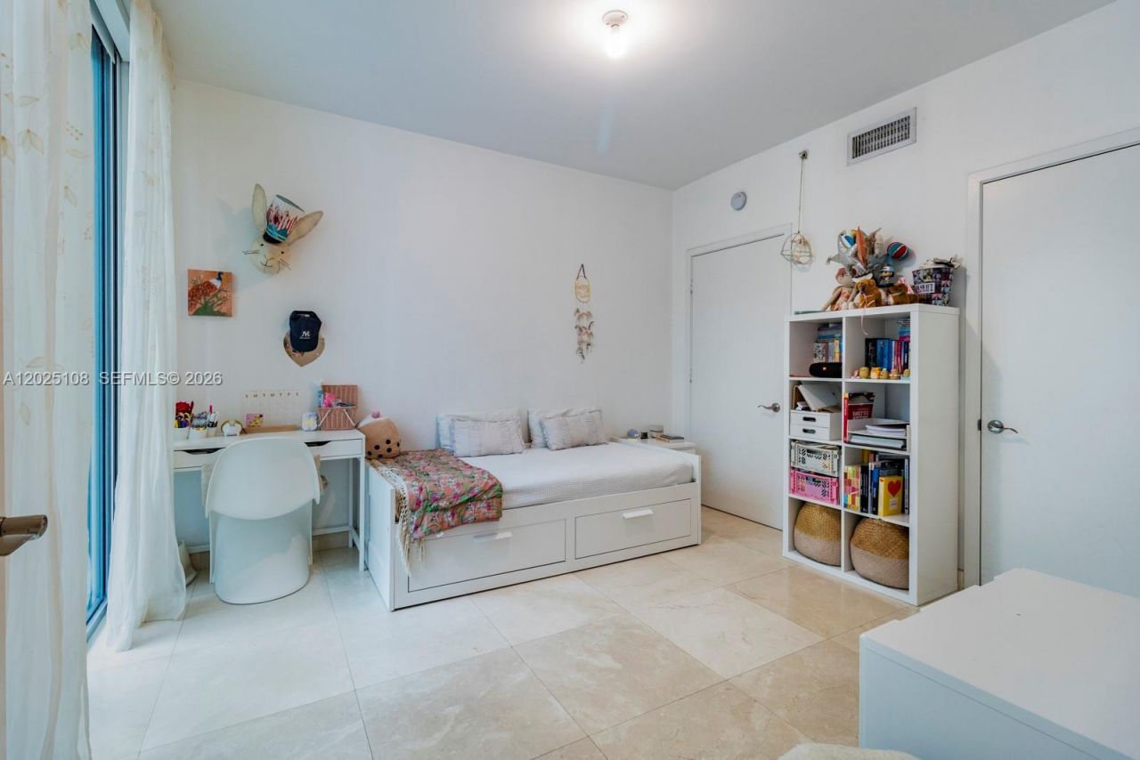 6000 Collins Ave, Unit 108, Miami Beach, FL 33140 Photo