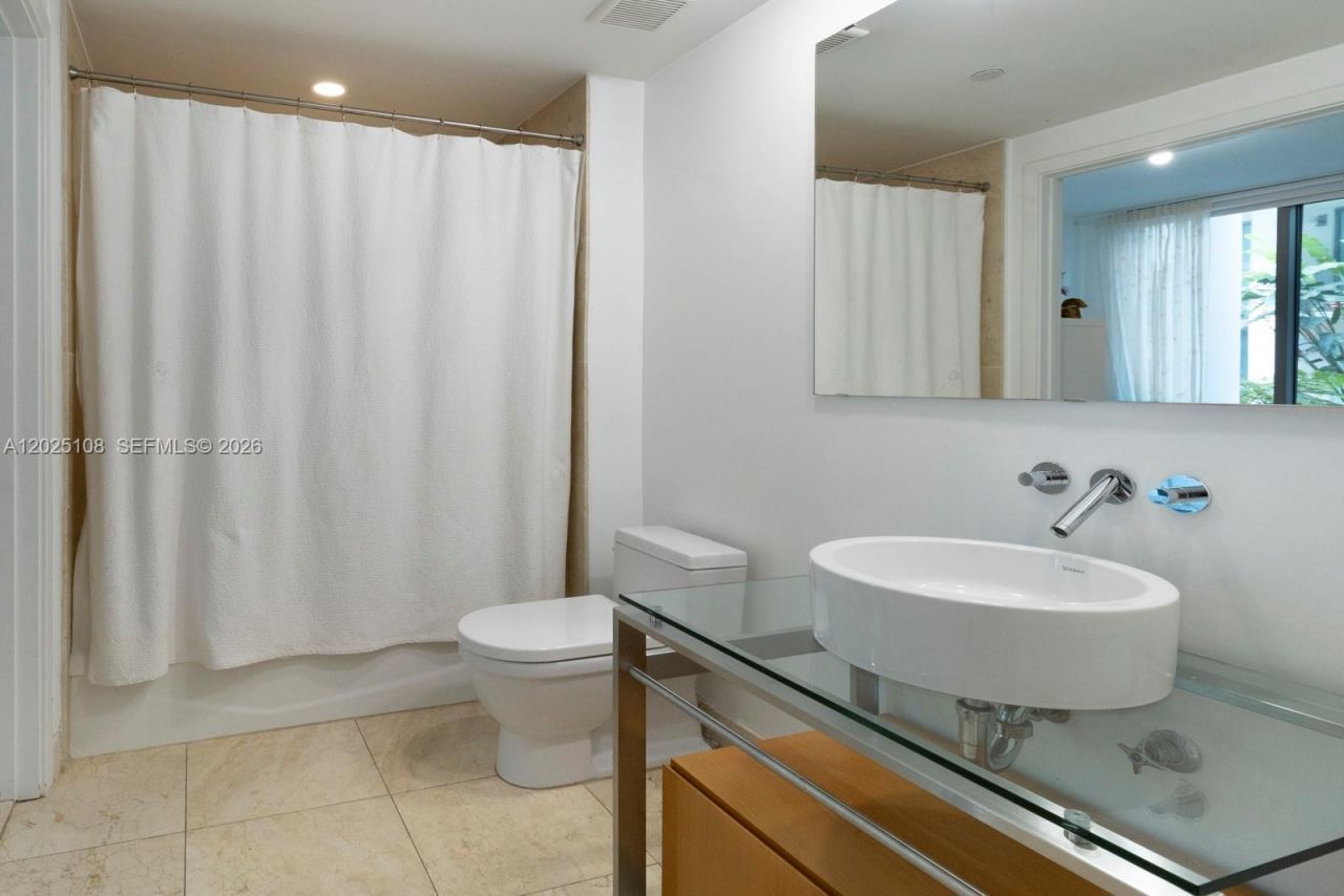 6000 Collins Ave, Unit 108, Miami Beach, FL 33140 Photo