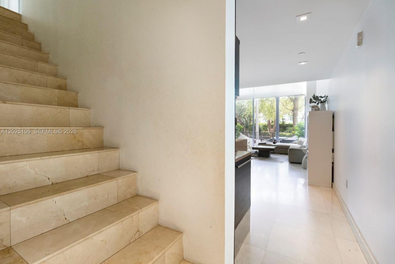 6000 Collins Ave, Unit 108, Miami Beach, FL 33140 Photo