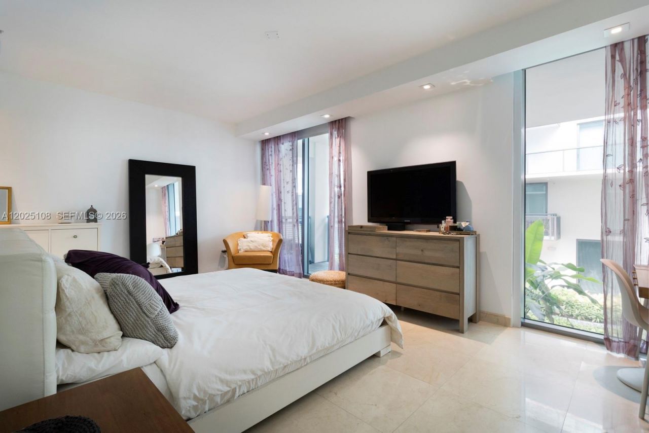 6000 Collins Ave, Unit 108, Miami Beach, FL 33140 Photo
