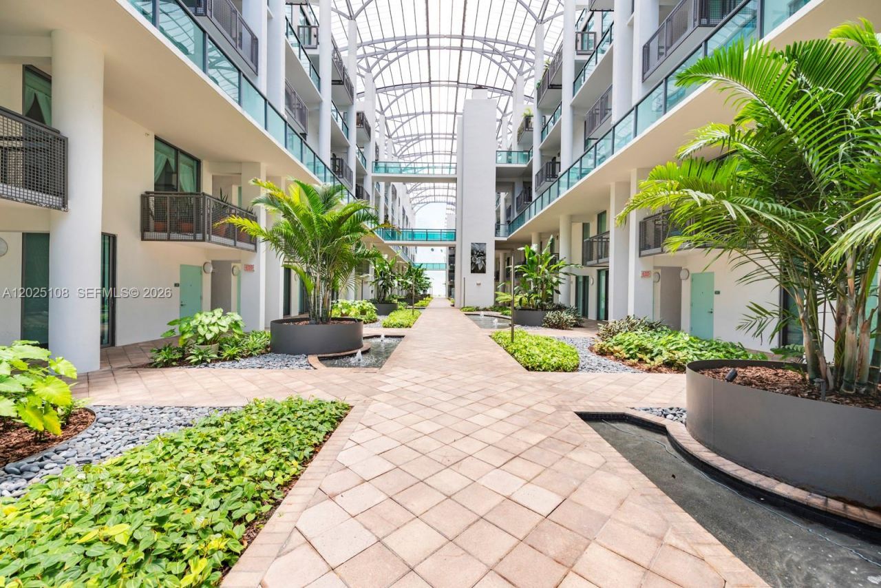 6000 Collins Ave, Unit 108, Miami Beach, FL 33140 Photo