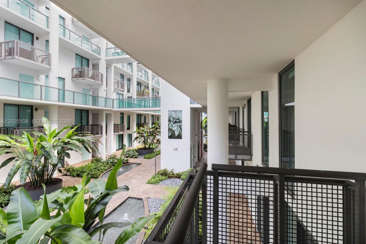 6000 Collins Ave, Unit 108, Miami Beach, FL 33140 Photo