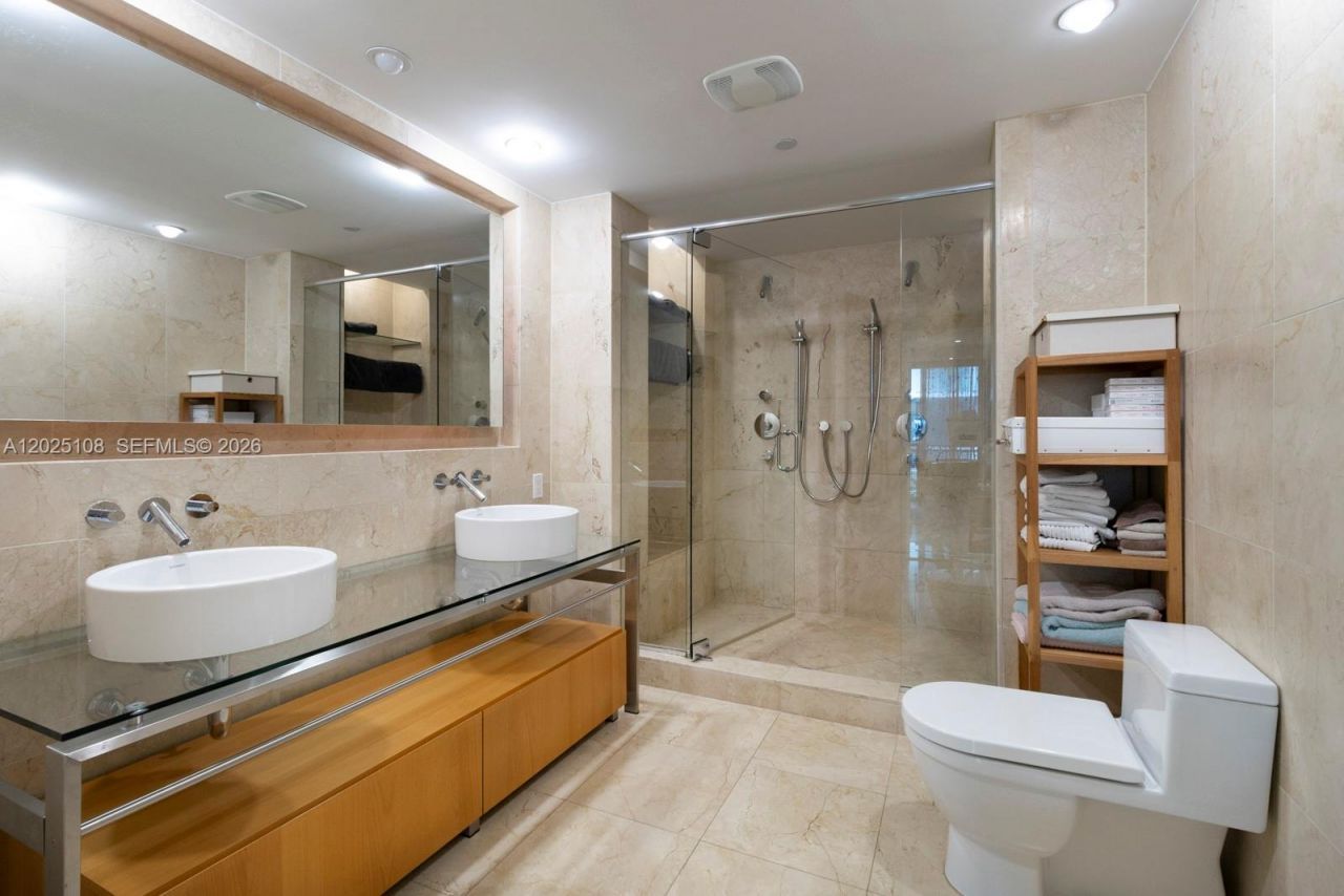 6000 Collins Ave, Unit 108, Miami Beach, FL 33140 Photo