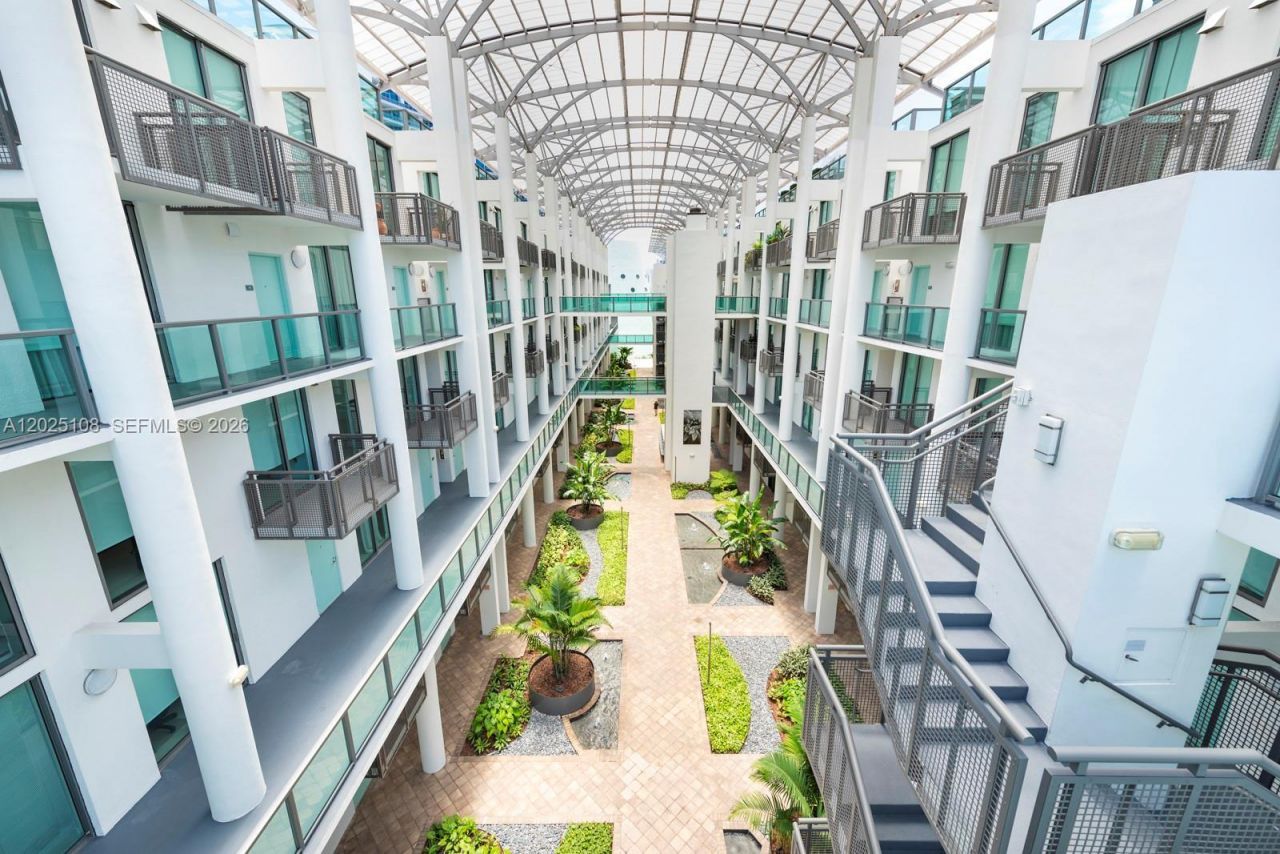 6000 Collins Ave, Unit 108, Miami Beach, FL 33140 Photo