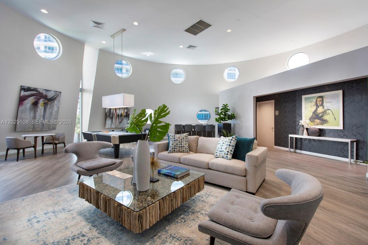 6000 Collins Ave, Unit 108, Miami Beach, FL 33140 Photo