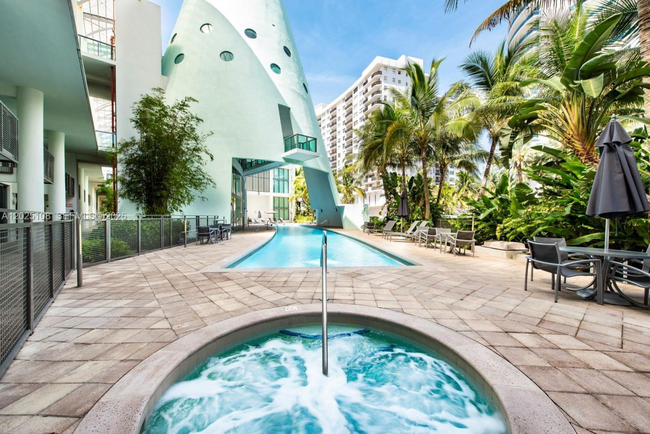 6000 Collins Ave, Unit 108, Miami Beach, FL 33140 Photo