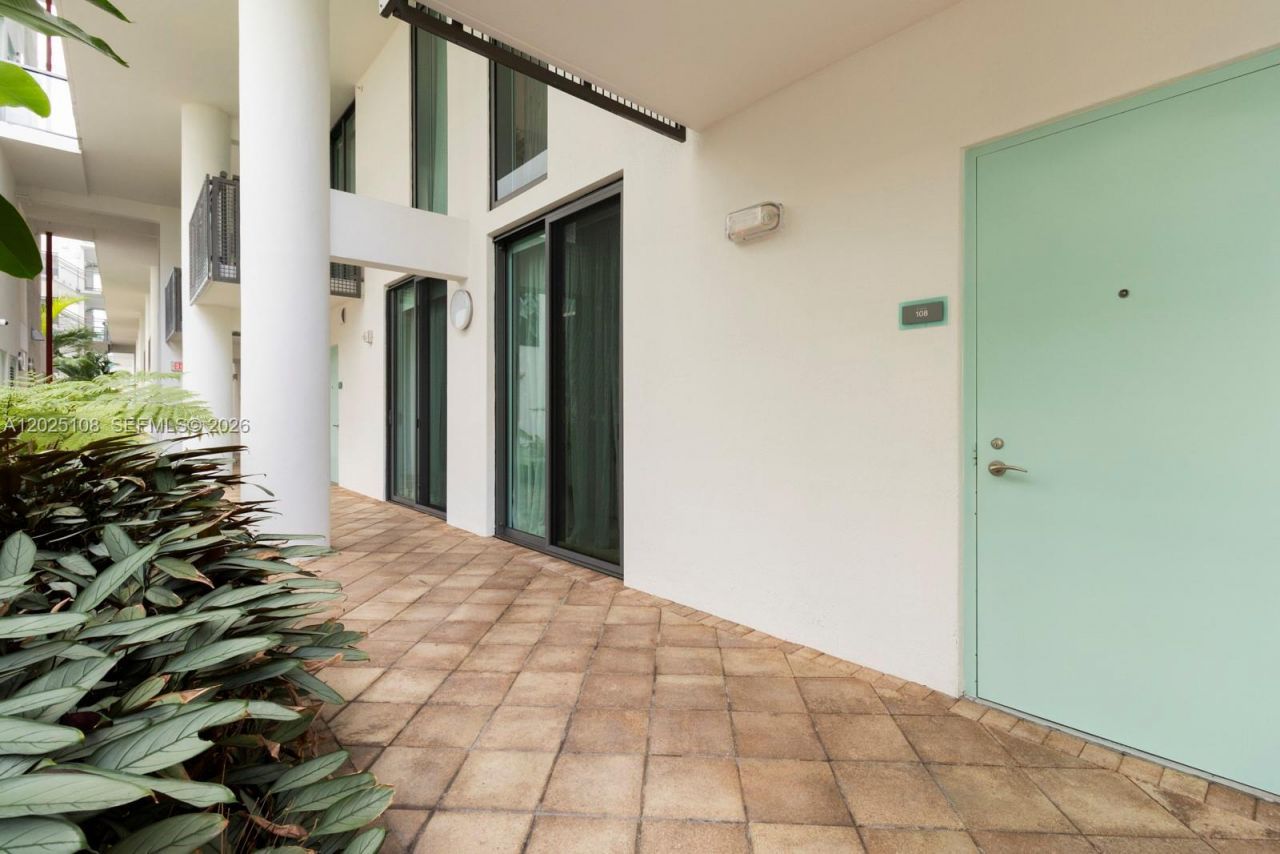 6000 Collins Ave, Unit 108, Miami Beach, FL 33140 Photo