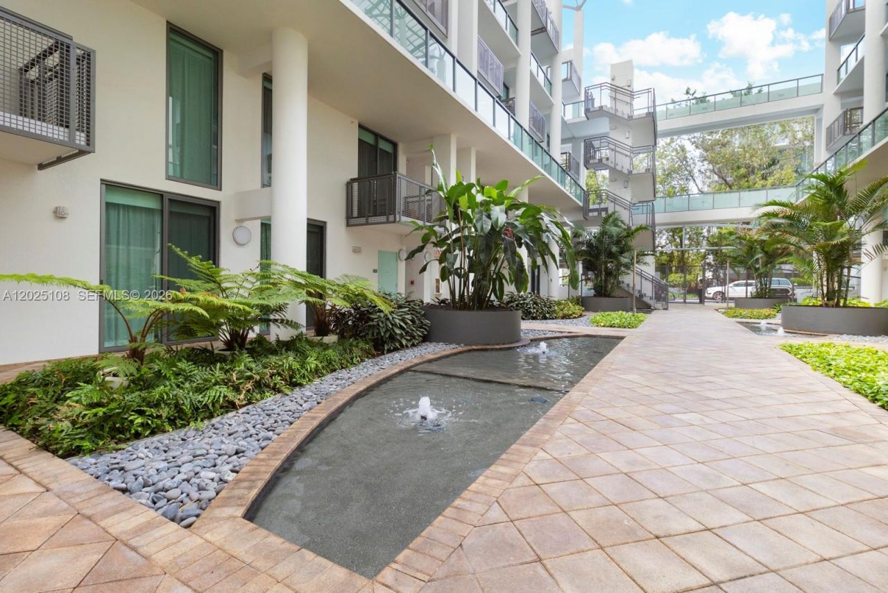 6000 Collins Ave, Unit 108, Miami Beach, FL 33140 Photo