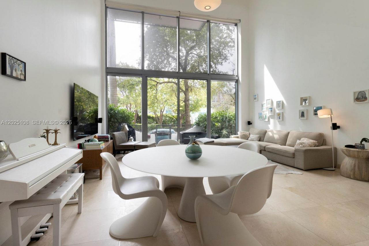 6000 Collins Ave, Unit 108, Miami Beach, FL 33140 Photo
