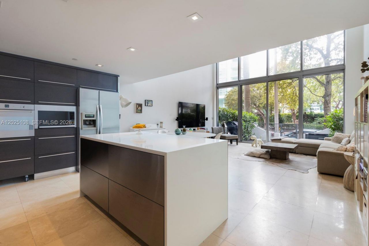 6000 Collins Ave, Unit 108, Miami Beach, FL 33140 Photo