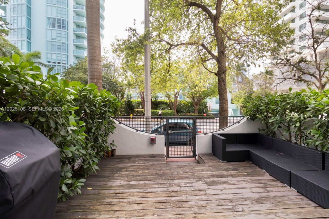 6000 Collins Ave, Unit 108, Miami Beach, FL 33140 Photo