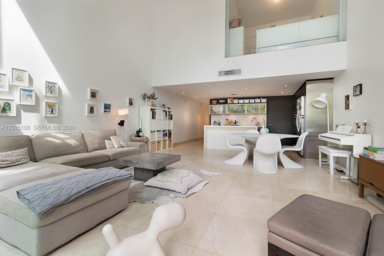 6000 Collins Ave, Unit 108, Miami Beach, FL 33140 Photo