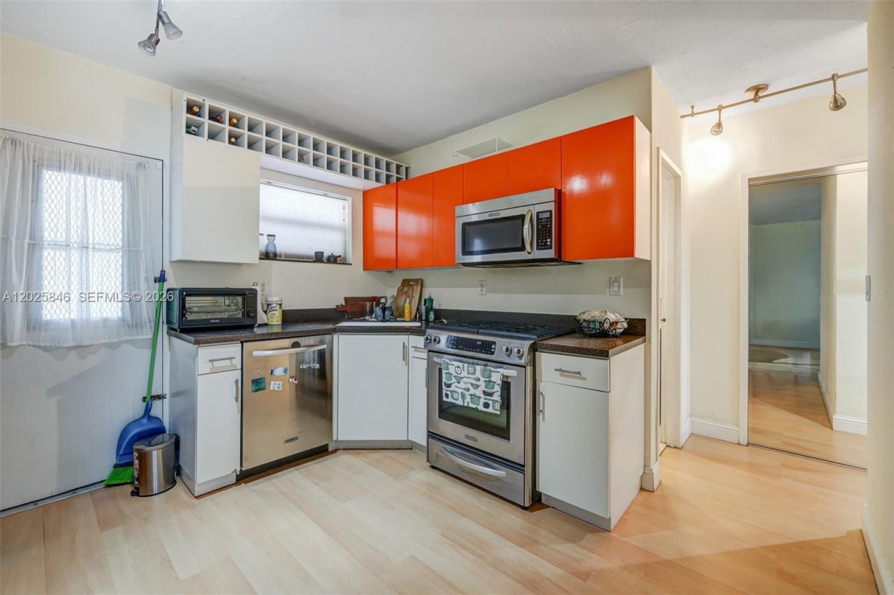 1300 Lincoln Rd , Unit B402, Miami Beach, FL 33139 Photo