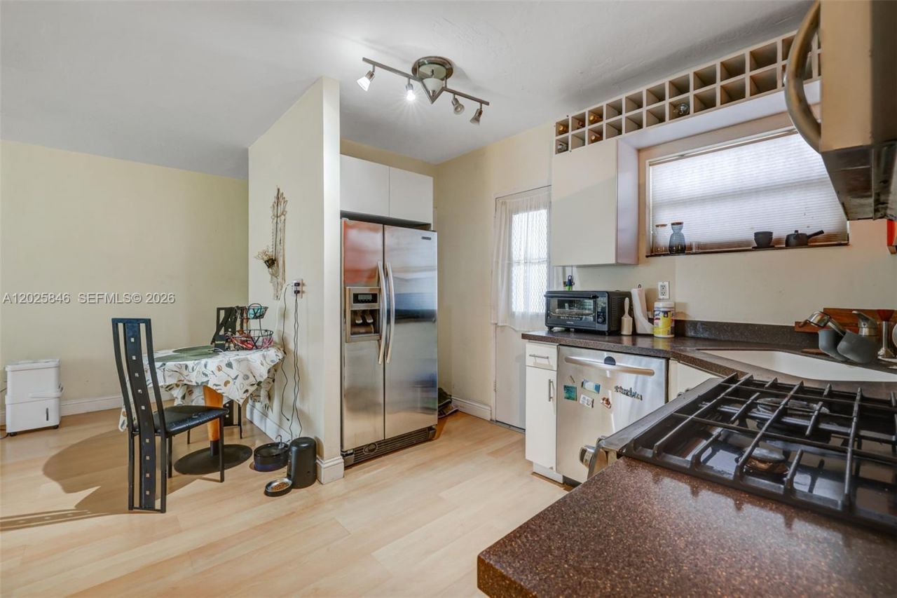 1300 Lincoln Rd , Unit B402, Miami Beach, FL 33139 Photo