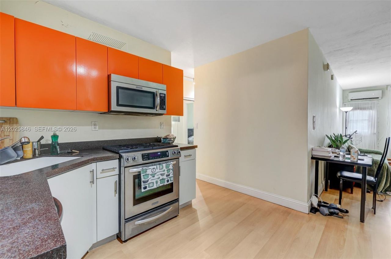 1300 Lincoln Rd , Unit B402, Miami Beach, FL 33139 Photo