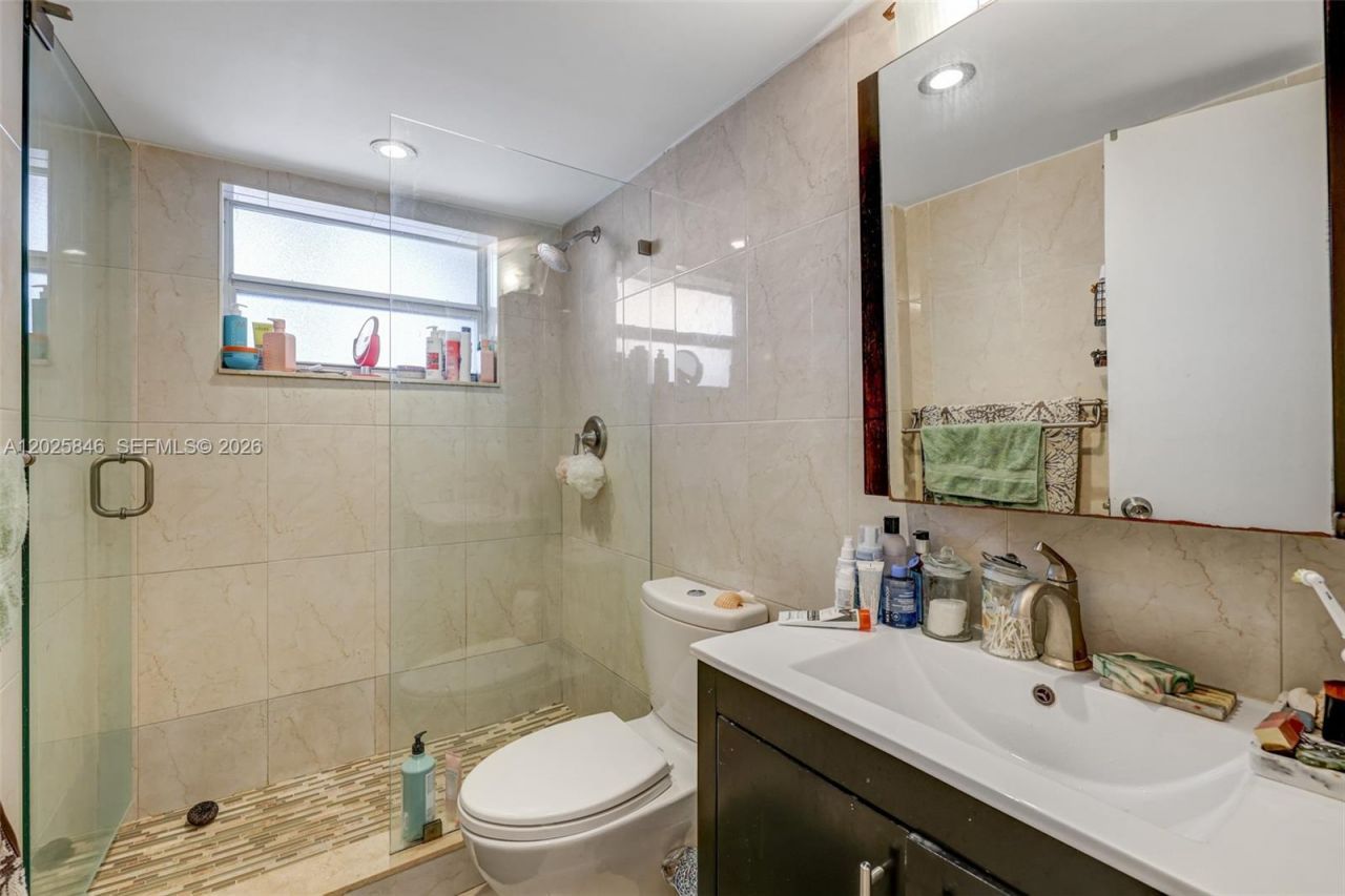 1300 Lincoln Rd , Unit B402, Miami Beach, FL 33139 Photo