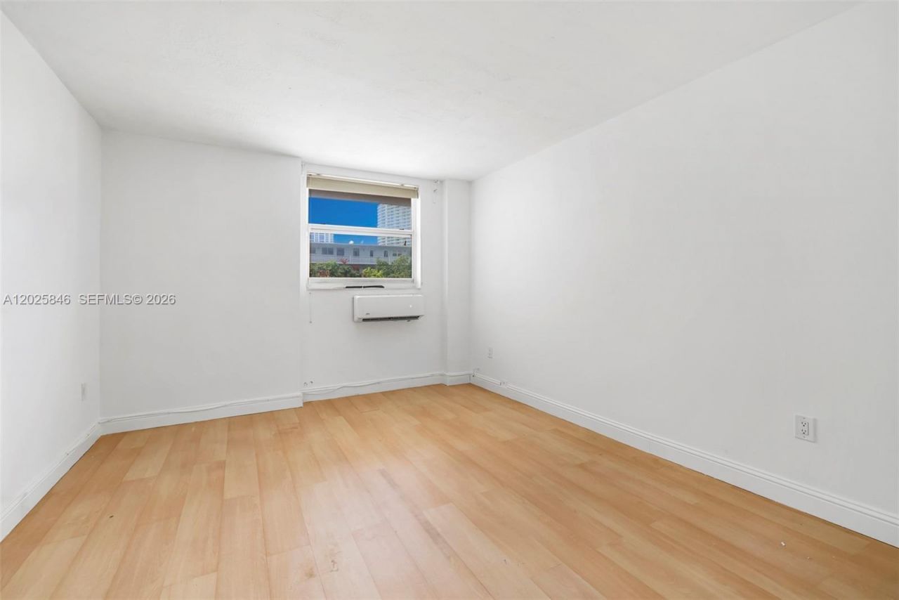 1300 Lincoln Rd , Unit B402, Miami Beach, FL 33139 Photo