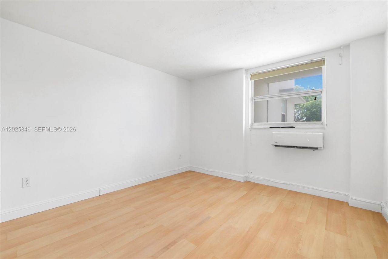 1300 Lincoln Rd , Unit B402, Miami Beach, FL 33139 Photo