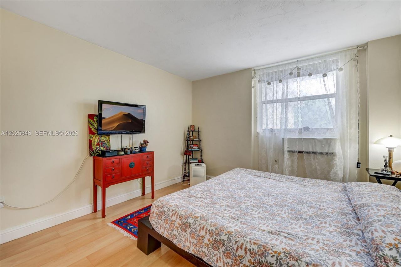 1300 Lincoln Rd , Unit B402, Miami Beach, FL 33139 Photo
