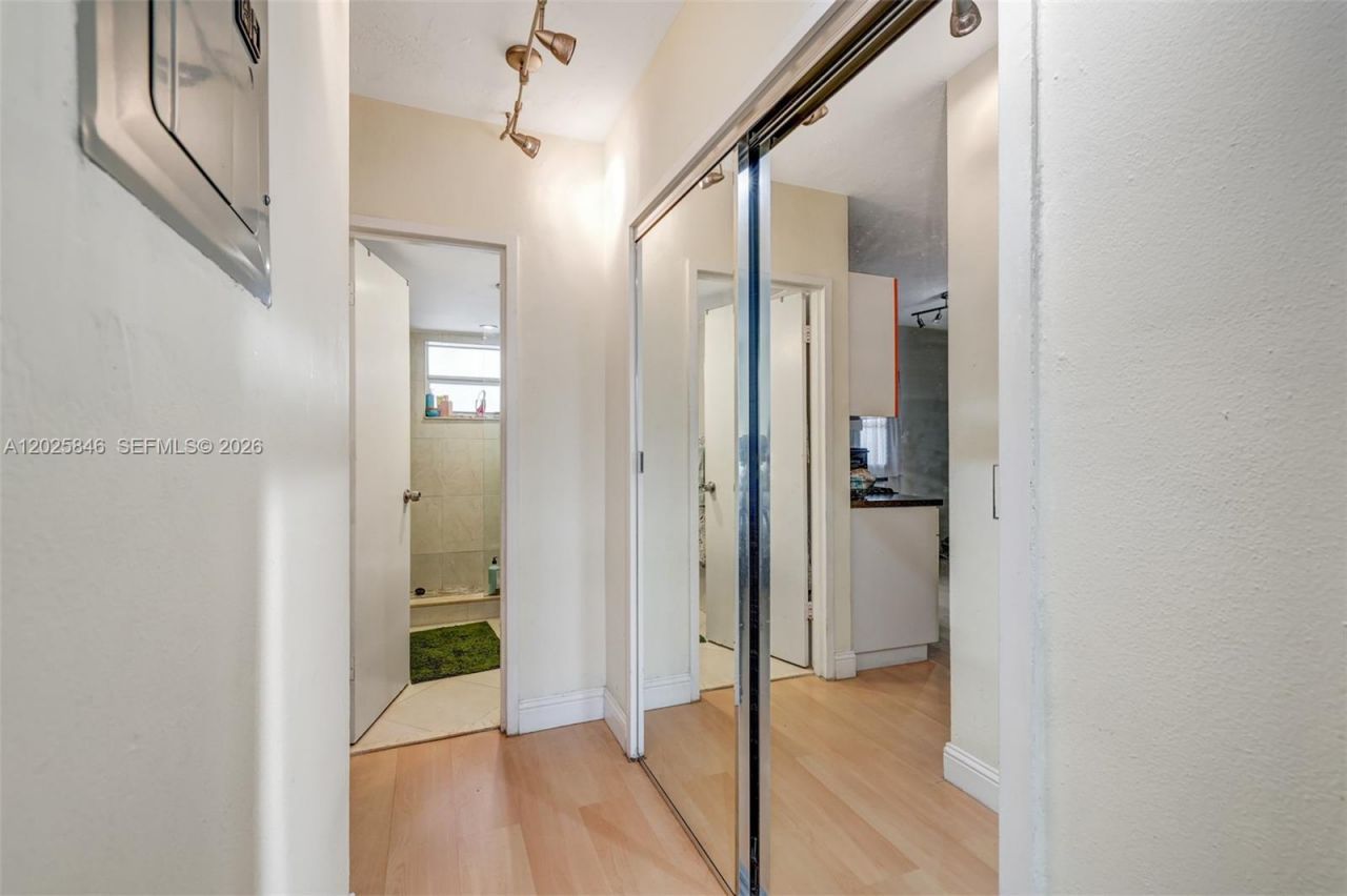1300 Lincoln Rd , Unit B402, Miami Beach, FL 33139 Photo