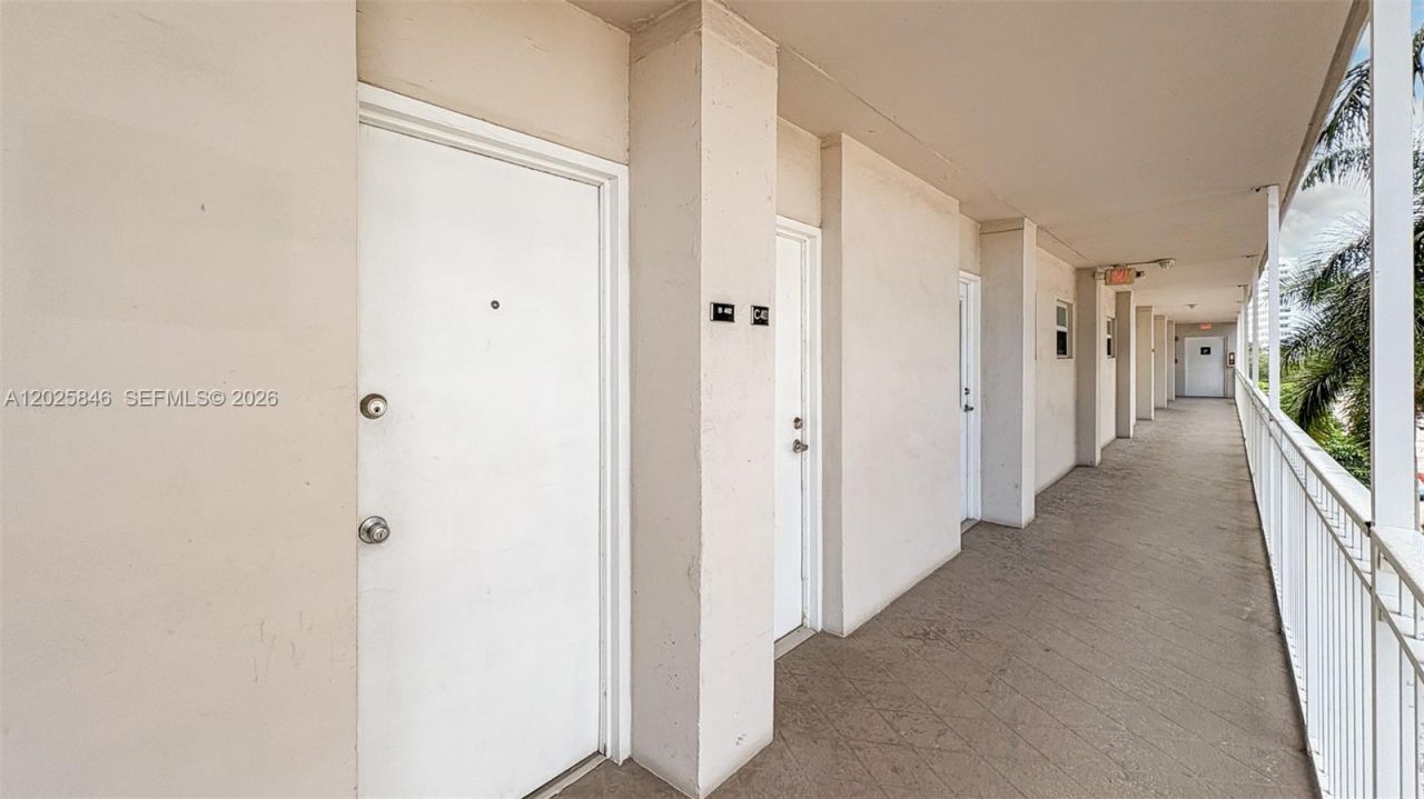 1300 Lincoln Rd , Unit B402, Miami Beach, FL 33139 Photo