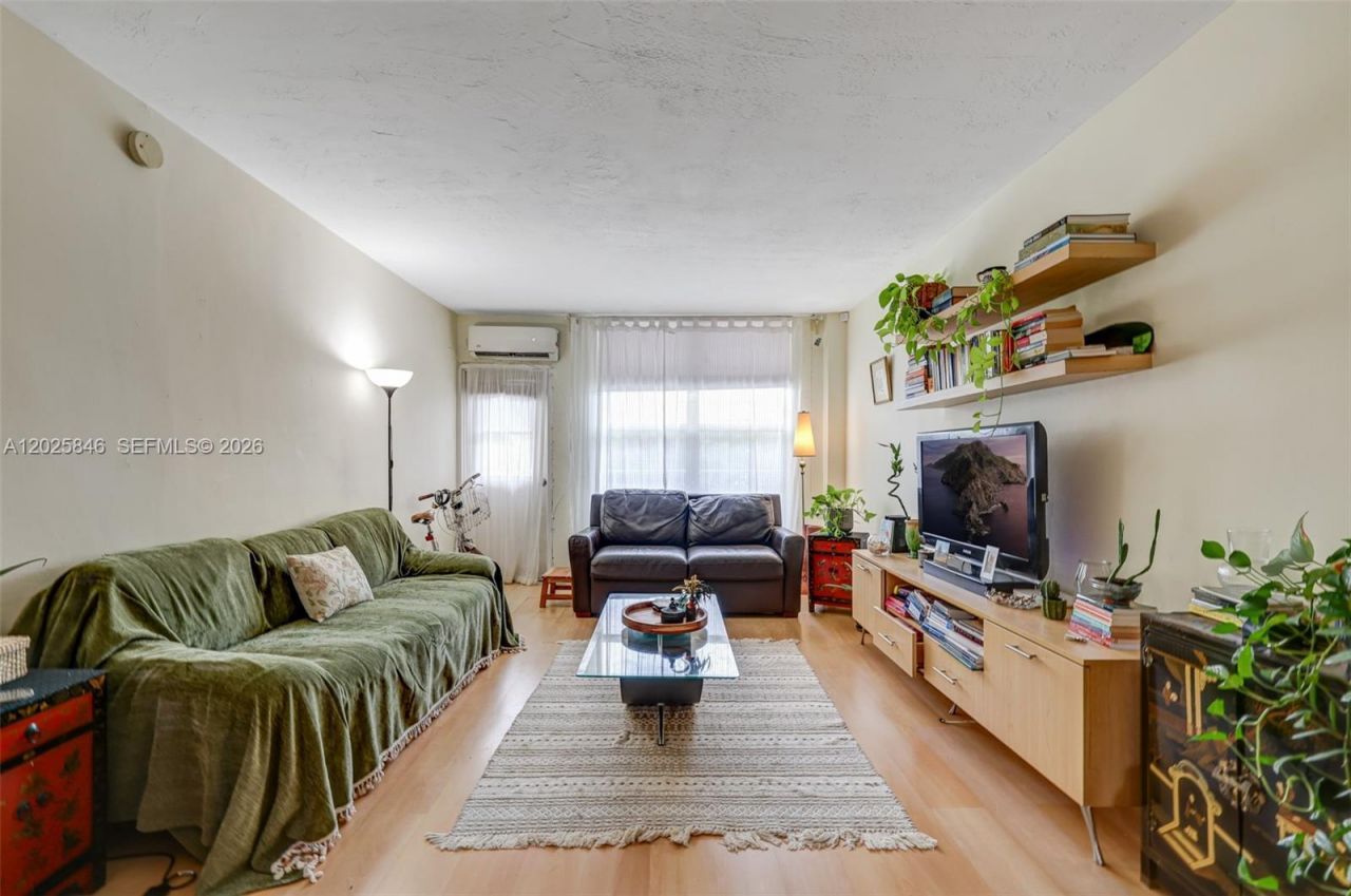 1300 Lincoln Rd , Unit B402, Miami Beach, FL 33139 Photo