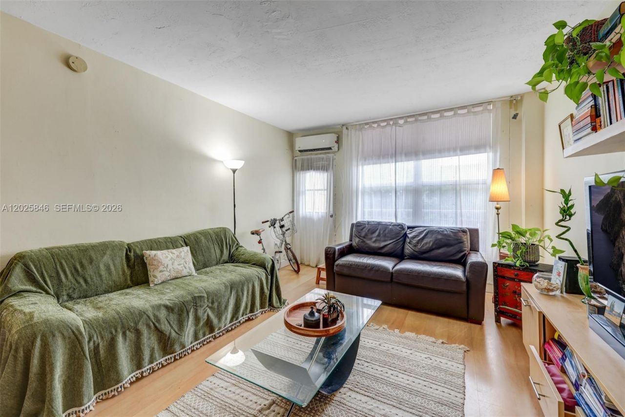 1300 Lincoln Rd , Unit B402, Miami Beach, FL 33139 Photo