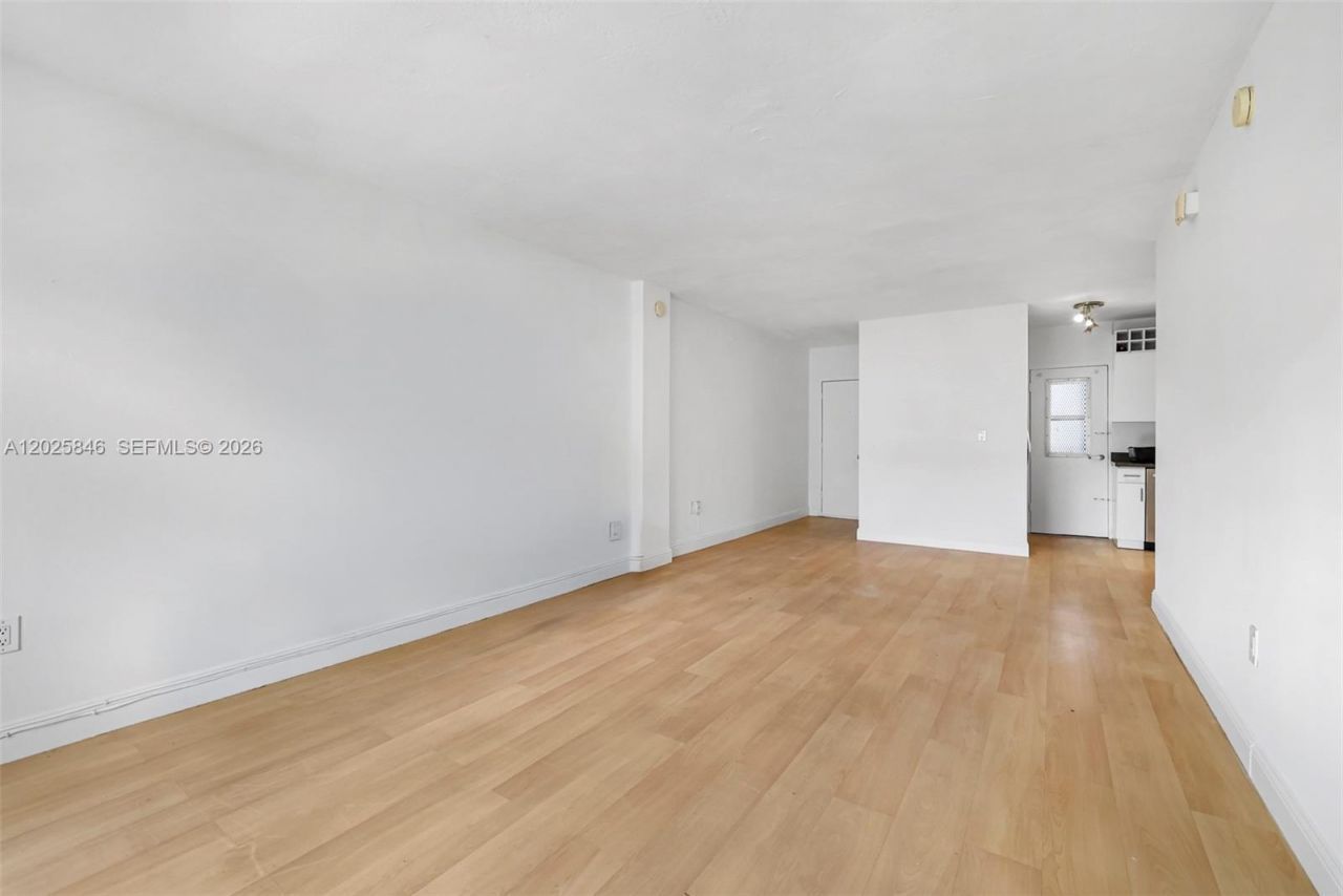1300 Lincoln Rd , Unit B402, Miami Beach, FL 33139 Photo