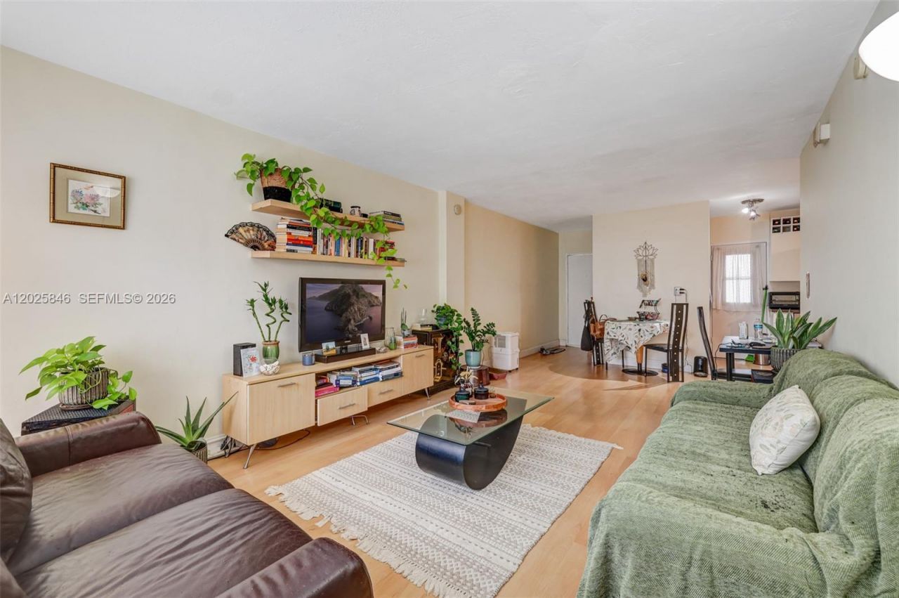 1300 Lincoln Rd , Unit B402, Miami Beach, FL 33139 Photo
