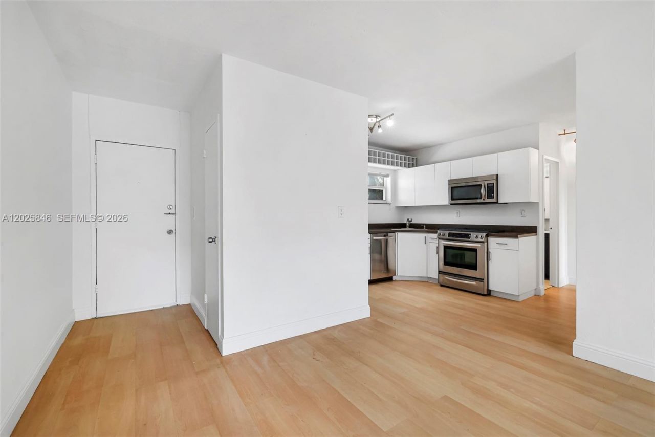 1300 Lincoln Rd , Unit B402, Miami Beach, FL 33139 Photo