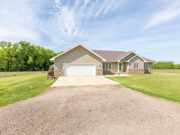 32213 Indigo Rd, Hinton, IA 51024