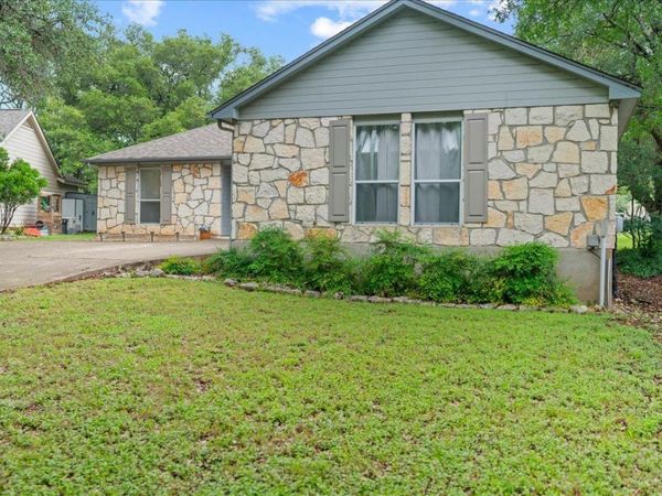 15 Spalding CIR, Wimberley, TX 78676