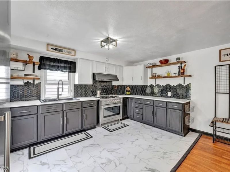 9309 Garfield Boulevard , Garfield Heights, OH 44125 Photo 5