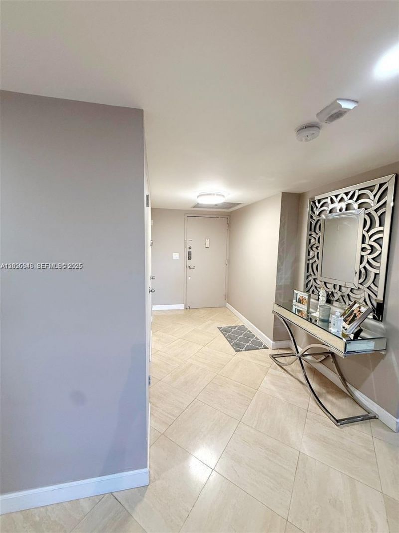 800 NE 195th St , Unit 720, Miami, FL 33179 Photo