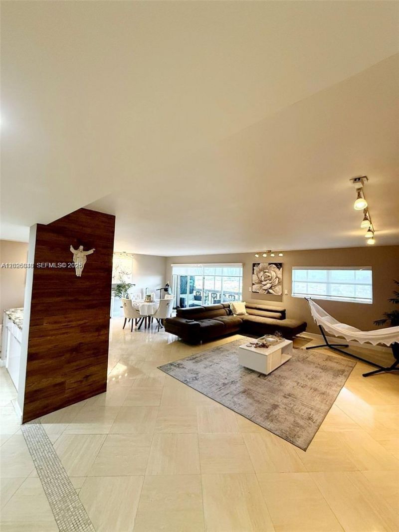 800 NE 195th St , Unit 720, Miami, FL 33179 Photo