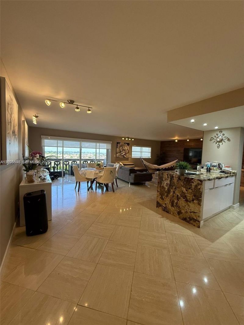 800 NE 195th St , Unit 720, Miami, FL 33179 Photo