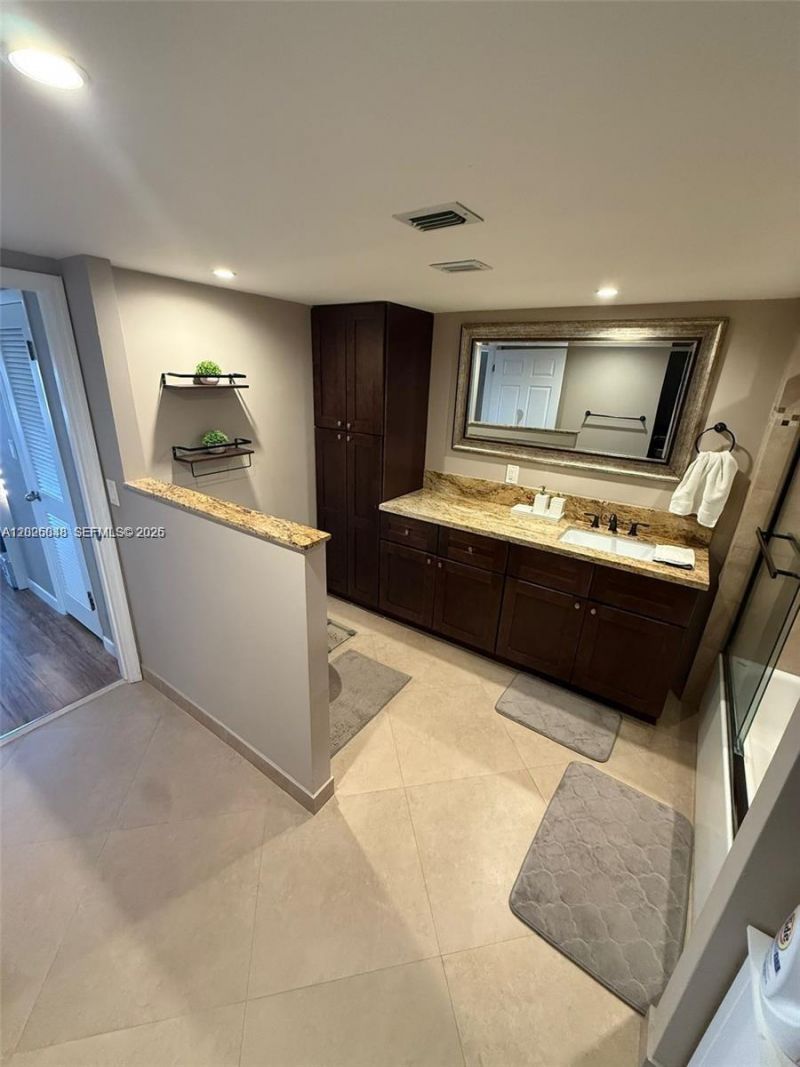 800 NE 195th St , Unit 720, Miami, FL 33179 Photo