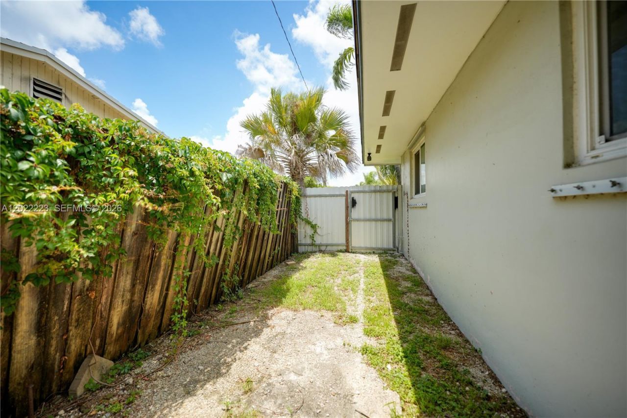 9921 SW 165th Ter , Miami, FL 33157 Photo