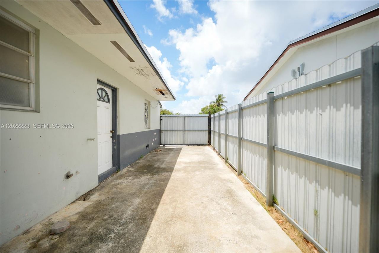 9921 SW 165th Ter , Miami, FL 33157 Photo